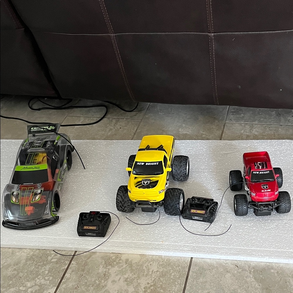 🚗 Remote Control Car Set - Yellow, Red, Gray